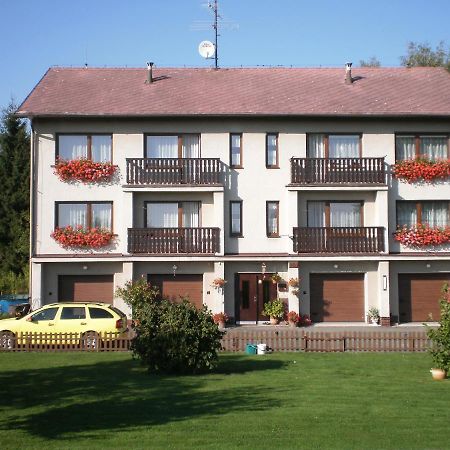 Apartman Orlik Nad Vltavou Exteriör bild
