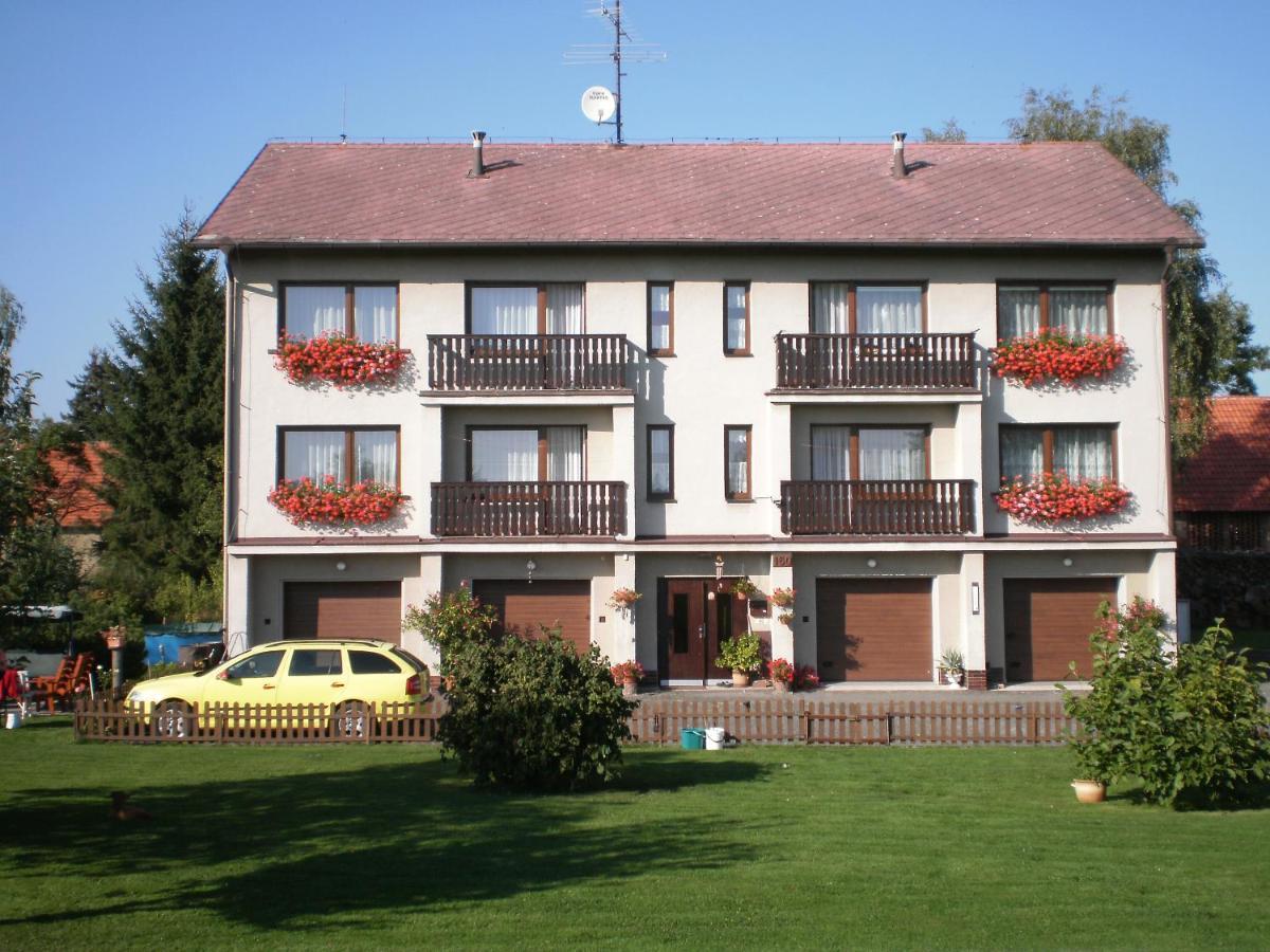 Apartman Orlik Nad Vltavou Exteriör bild